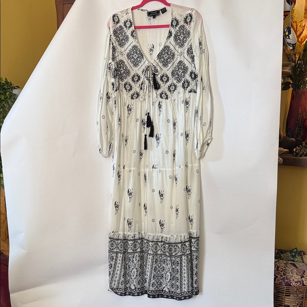 Ananda Design Black and Cream Long Sleeve Dress